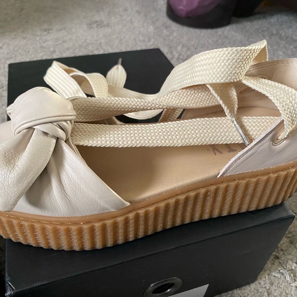 Fenty Bow Creeper Sandals, Women’s size 8, light tan